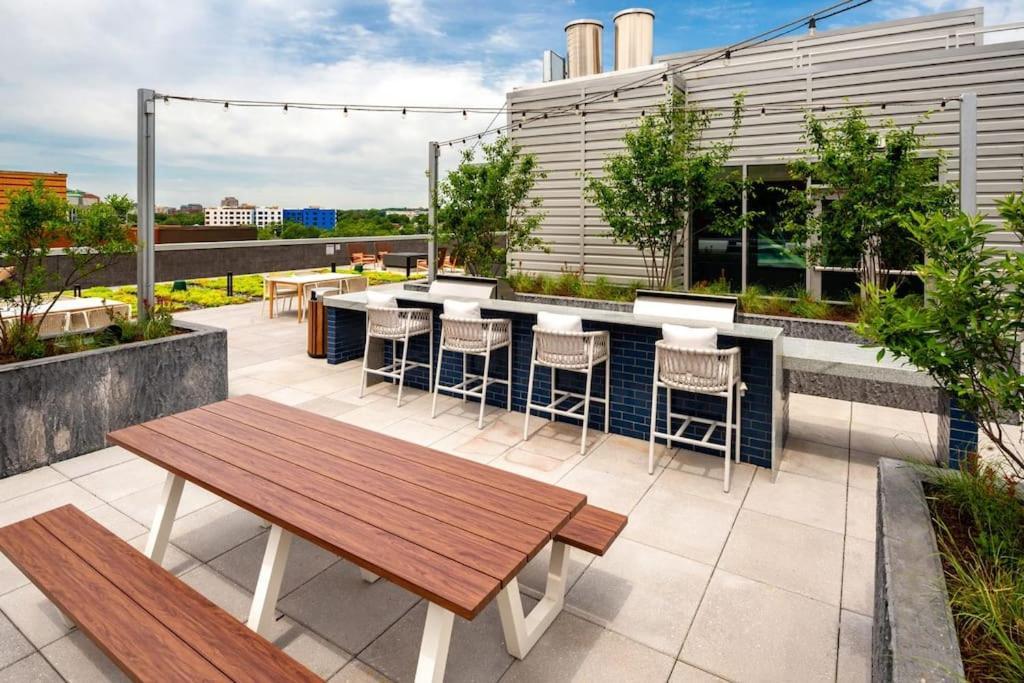 Gorgeous 1 Bedroom At Clarendon With Gym And Rooftop Arlington Exterior photo